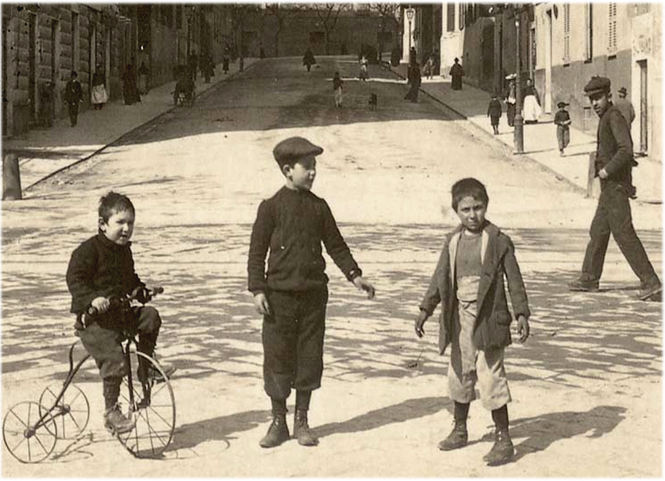 Ragazzi in via Nino Bixio a Genova - fine '800